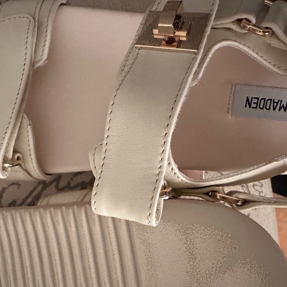 Like new worn once Steve Maddaen sandals